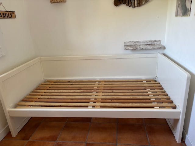 Cama solteiro 90x190 , madeira maciça em bom estado