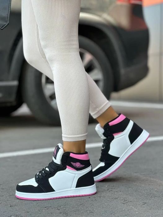 Кросівки жіночі зимові на хутрі, колір біло-рожевий