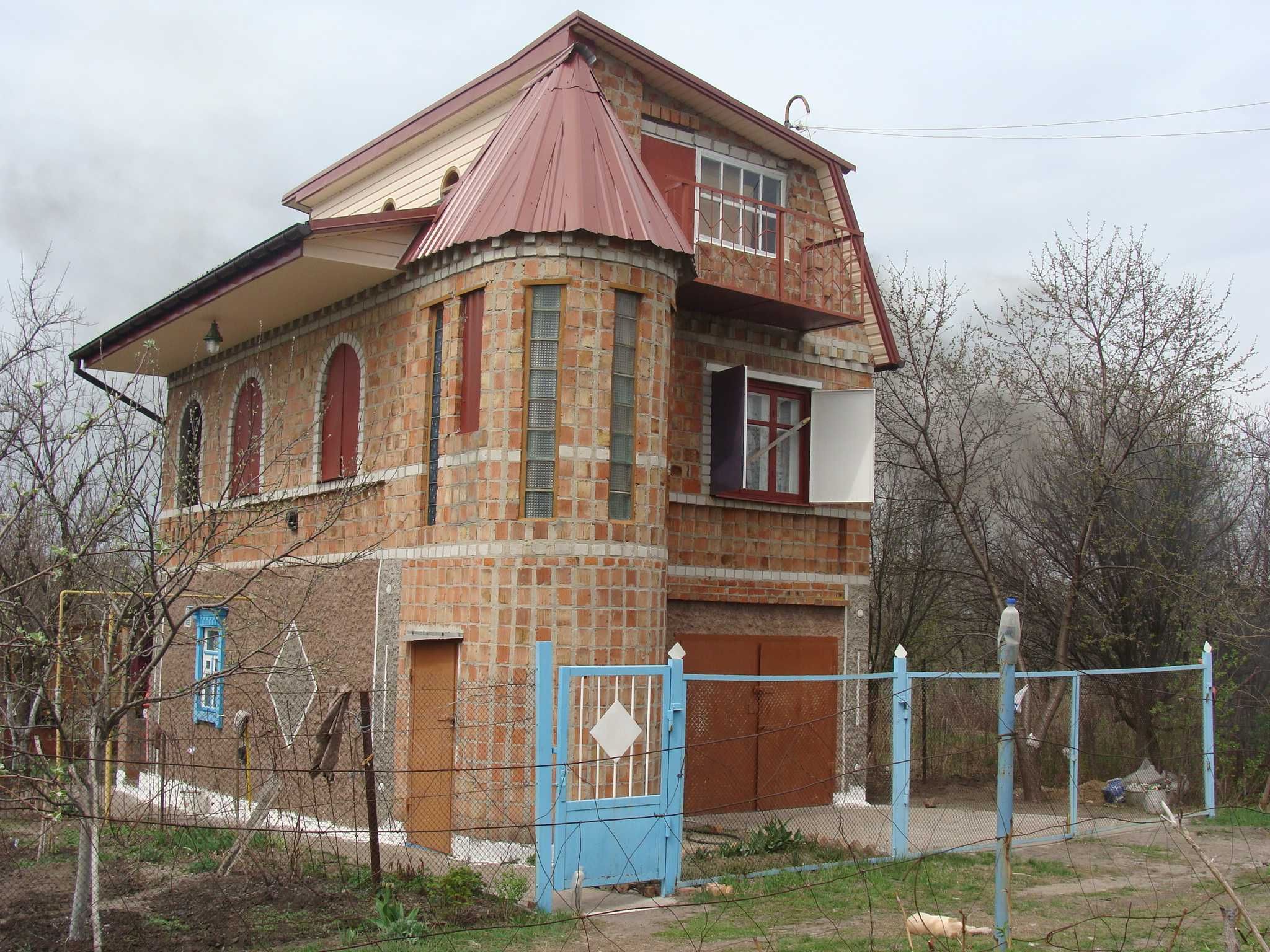 Дом в Магдалиновском районе.