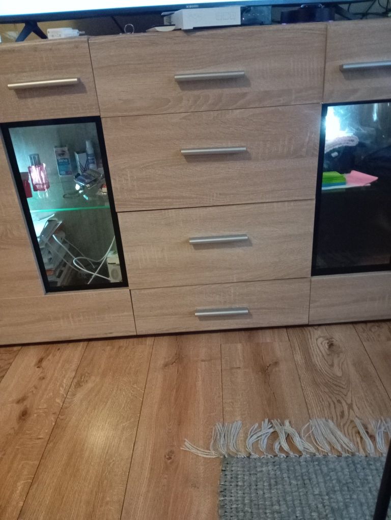 Komoda z oświetleniem LED