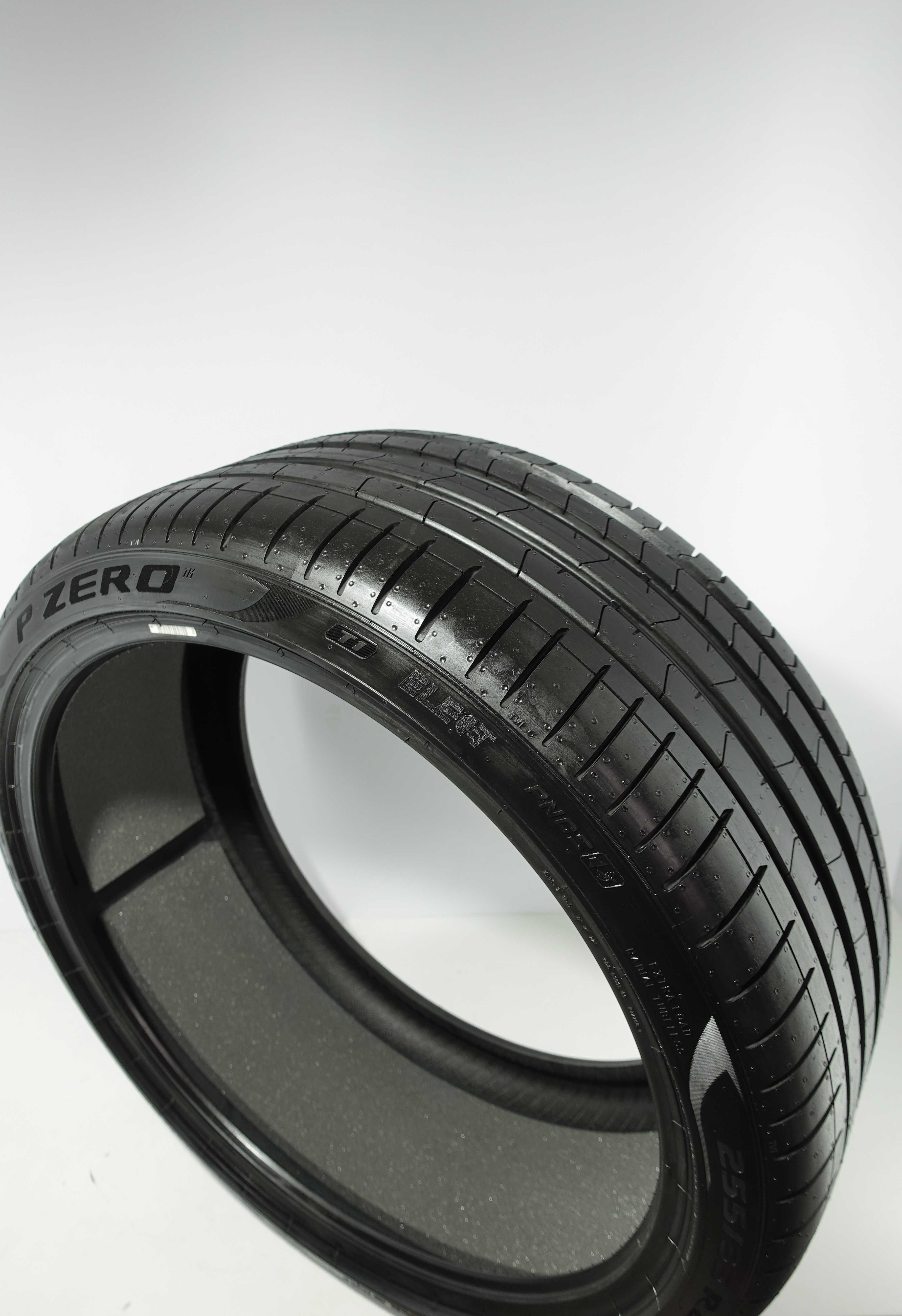 Pirelli P Zero 255/35R21 98 W rant ochronny kpl