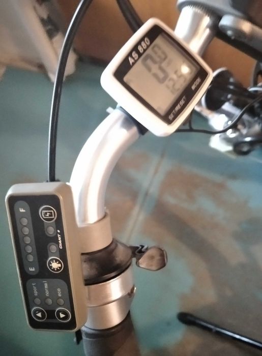 Електровелосипед Giant Twist