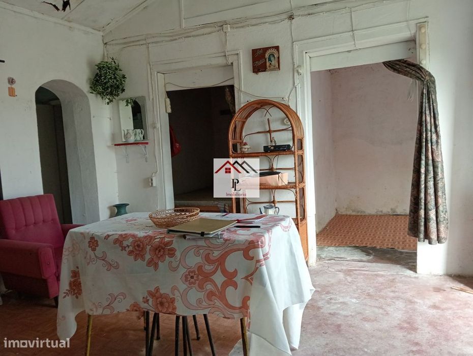 Moradia Térrea T1+1 para reconstrução no Meco em Montemor -o Velho