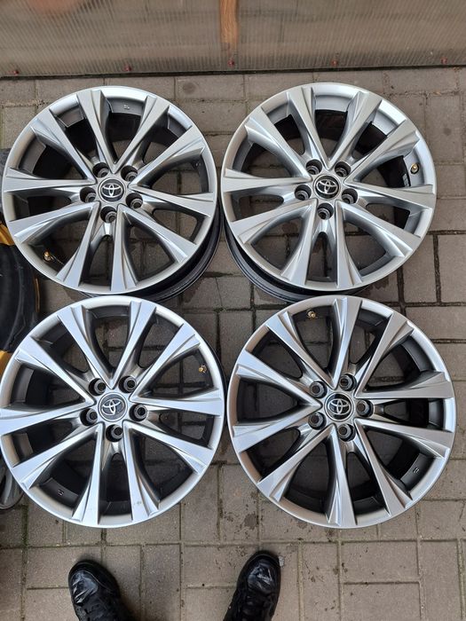 Felgi aluminiowe 18cali 5x114,3 7,5j et45 z czujnikami do Toyoty Rav4
