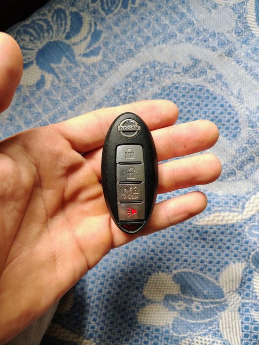 Ключ Nissan leaf на 4 кнопки
