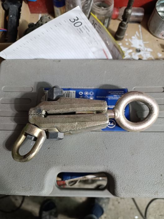 Набор для вытяжки повреждений автомобиля.