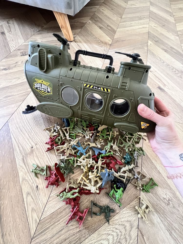 Набор игрушек солдатики