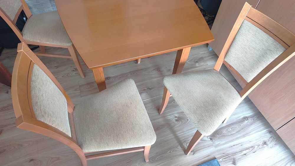 Stół plus 4 krzesła