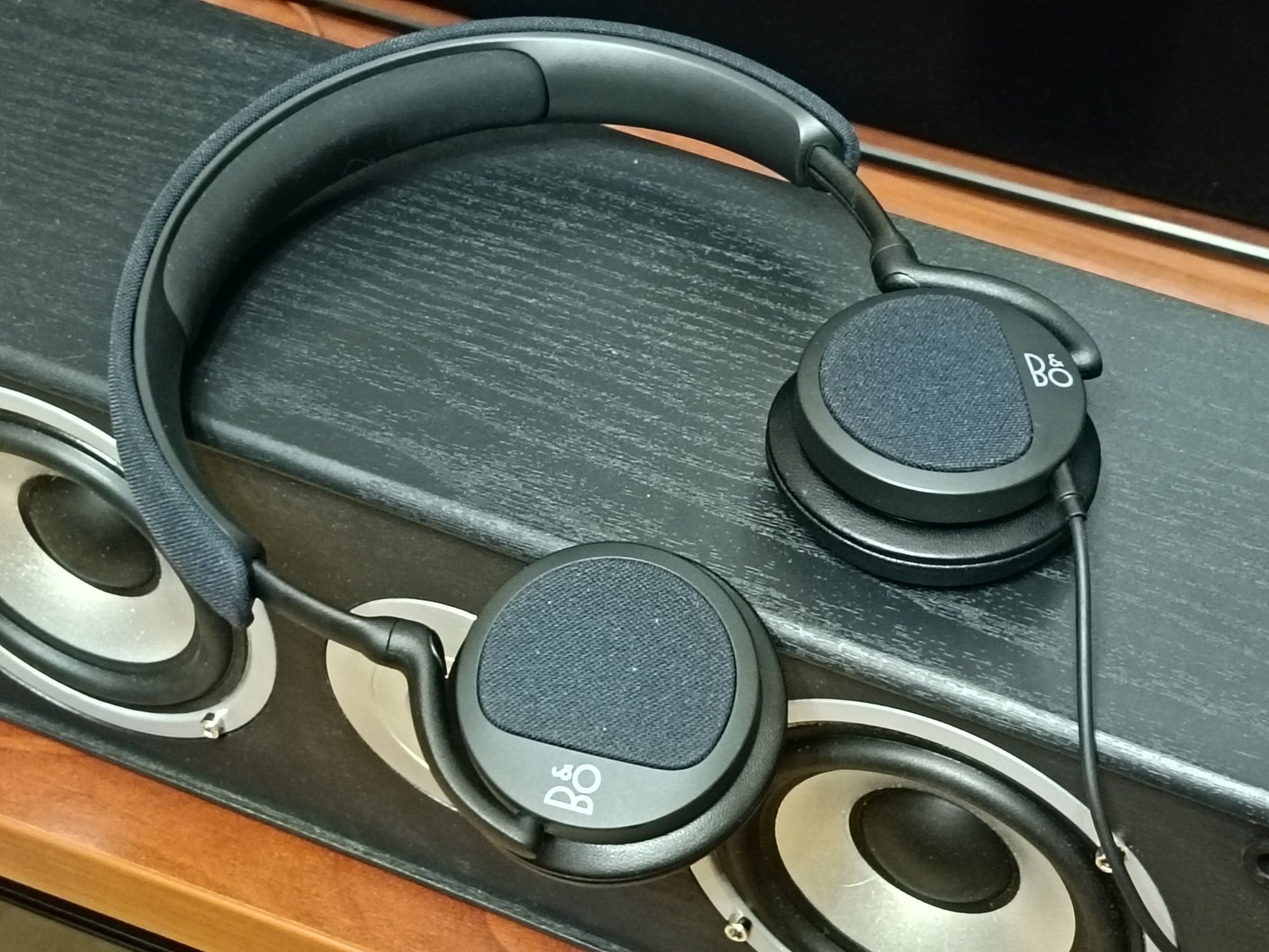 Наушники (гарнитура) Bang & Olufsen BeoPlay H2 Carbon Blue