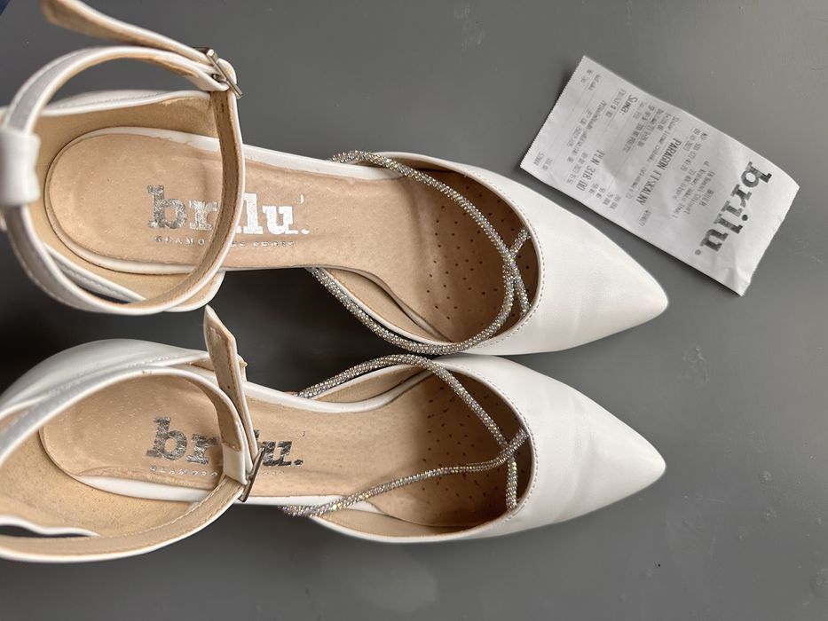 Buty ślubne 36 biała skóra plus cyrkonie Brilu raz ubrane
