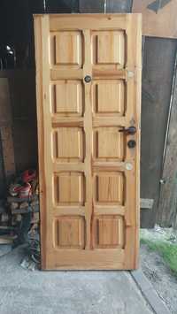 Drzwi sosnowe 77x189