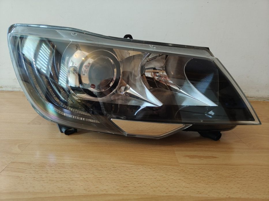 Skoda Superb 2 lift lampa prawa lewa lampy bi xenon skrętny IDEALNA