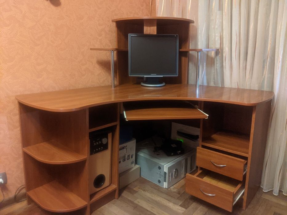 Стол компьютерный