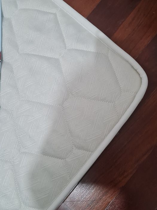 Cama montessori com colchão