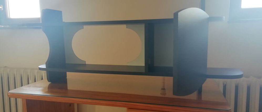 Duża półka nad telewizor