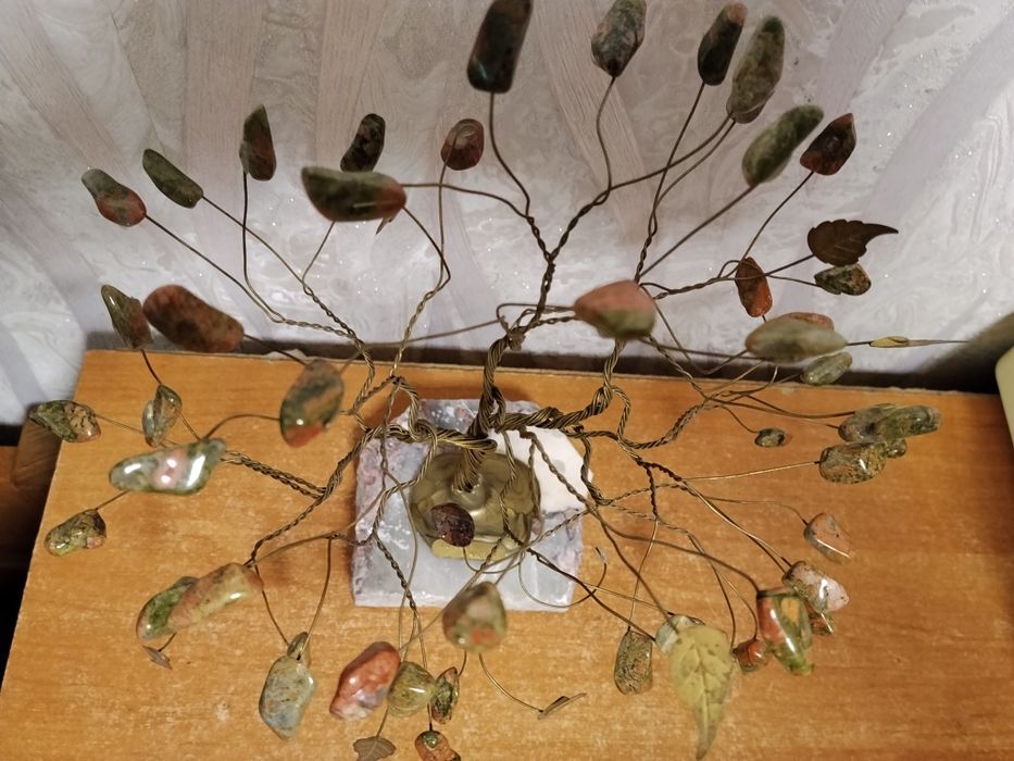 Дерево счастья,зелёная яшма.