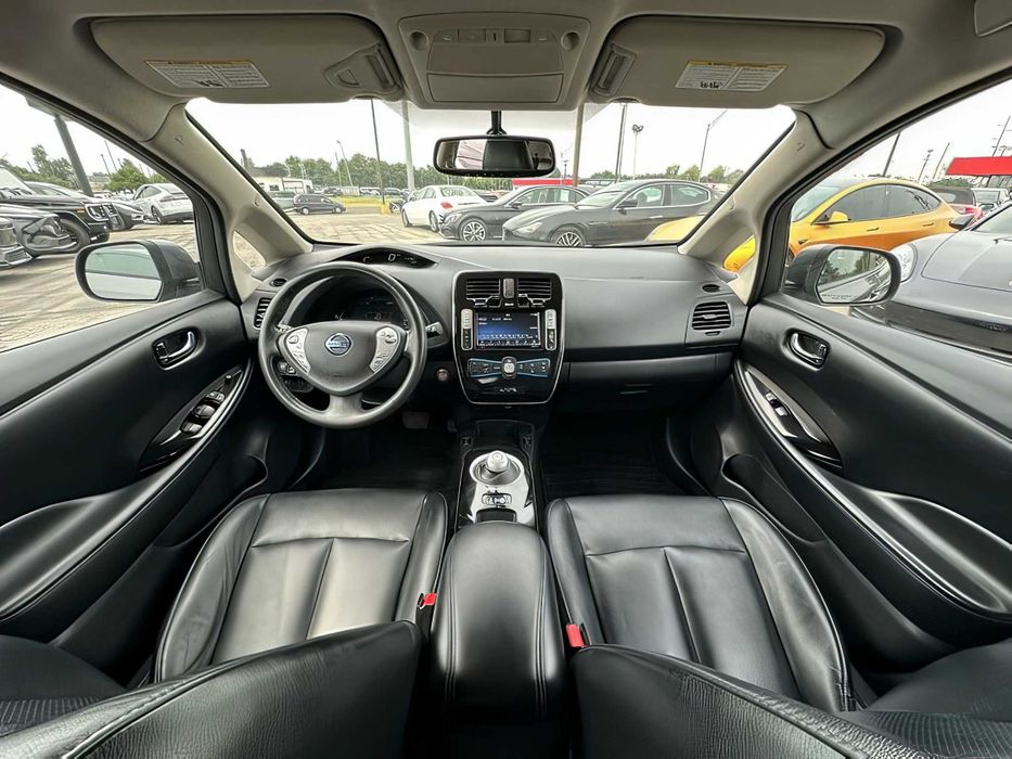 Nissan LEAF      2017