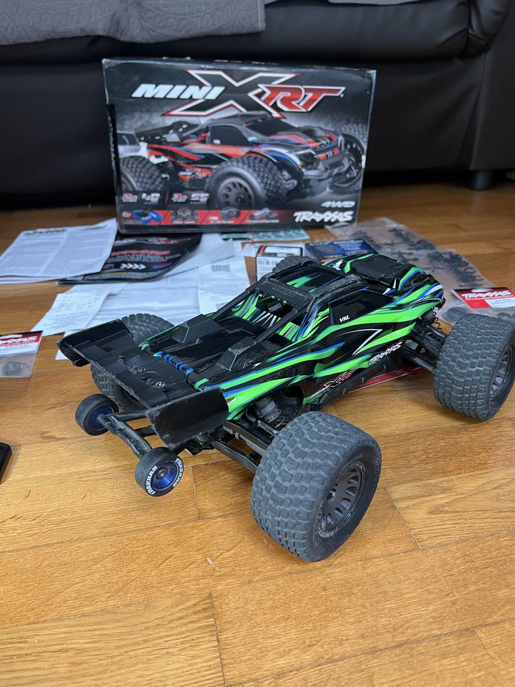 carro RC Traxxas mini XRT com extras