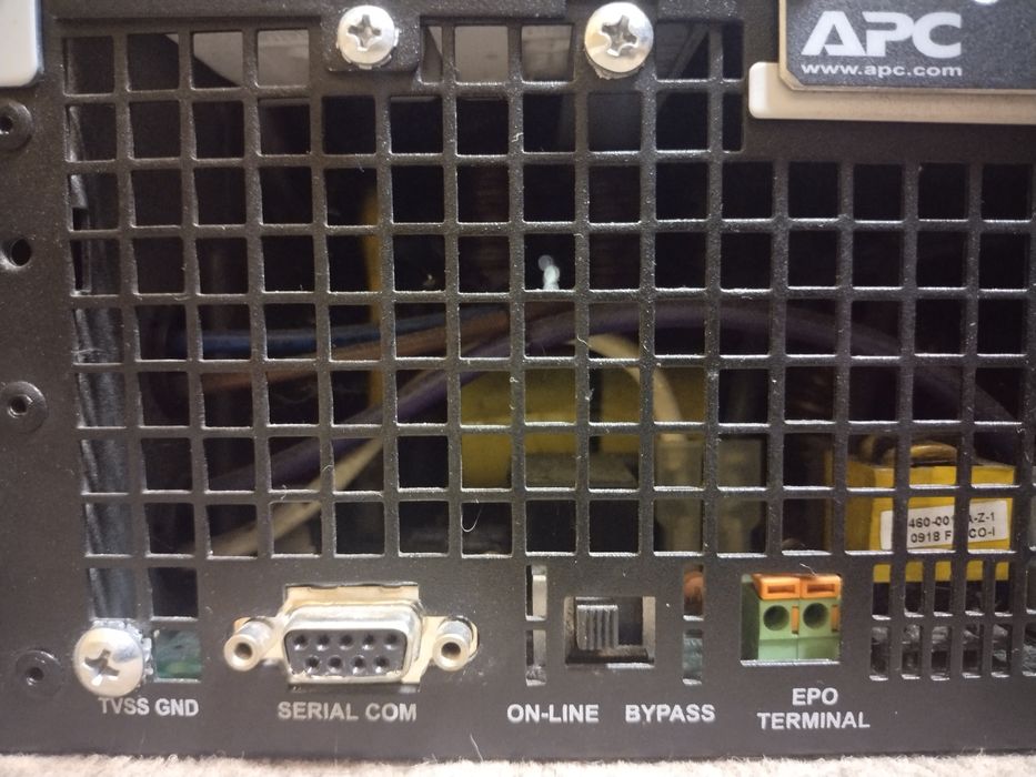 APC Smart UPS surt 3000xl Безперебійник