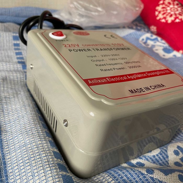 Перетворювач напруги Адаптер Конвертер 220В в 110В, 3000ВА