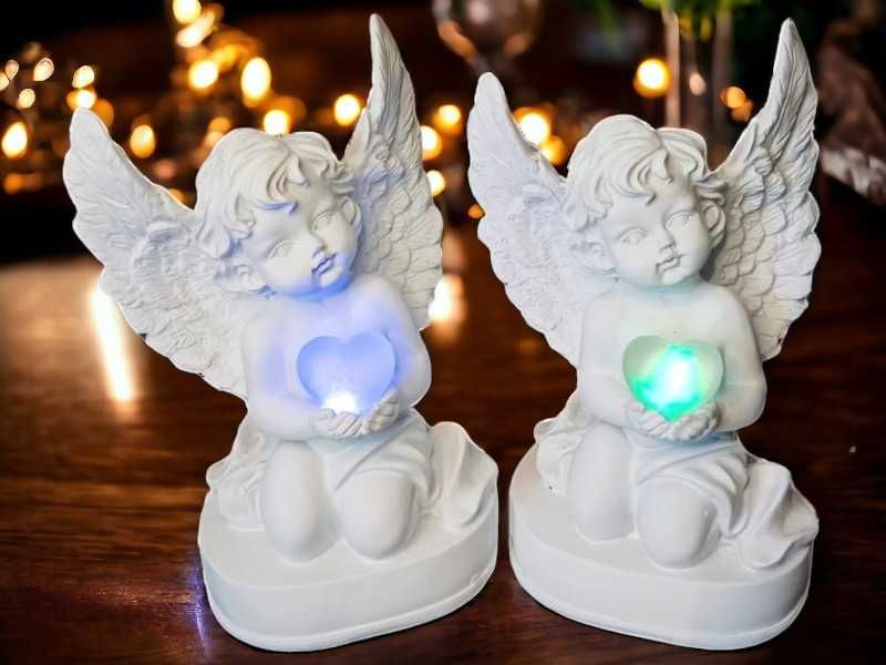 Aniołek z serduszkiem LED - zmieniający kolory