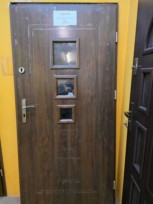 DRZWI zewnętrzne powystawowe
