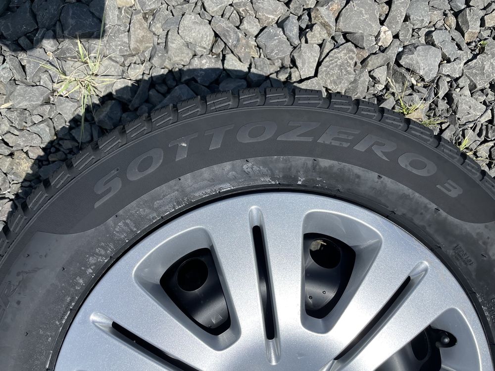 Шини зимові Pirelli Sottozero 3 215 60 16 2020