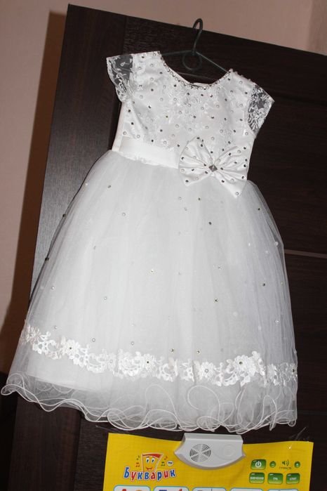 Продам красивое пышное белое платья
