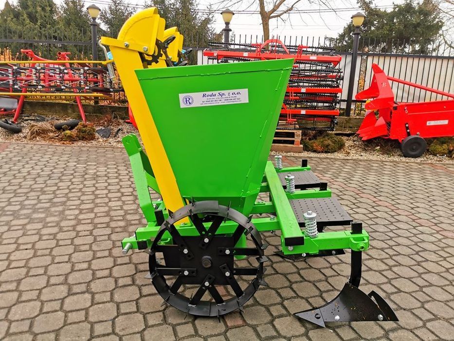 Sadzarka do ziemniaków dwurzędowa z dozownikiem (opcja)