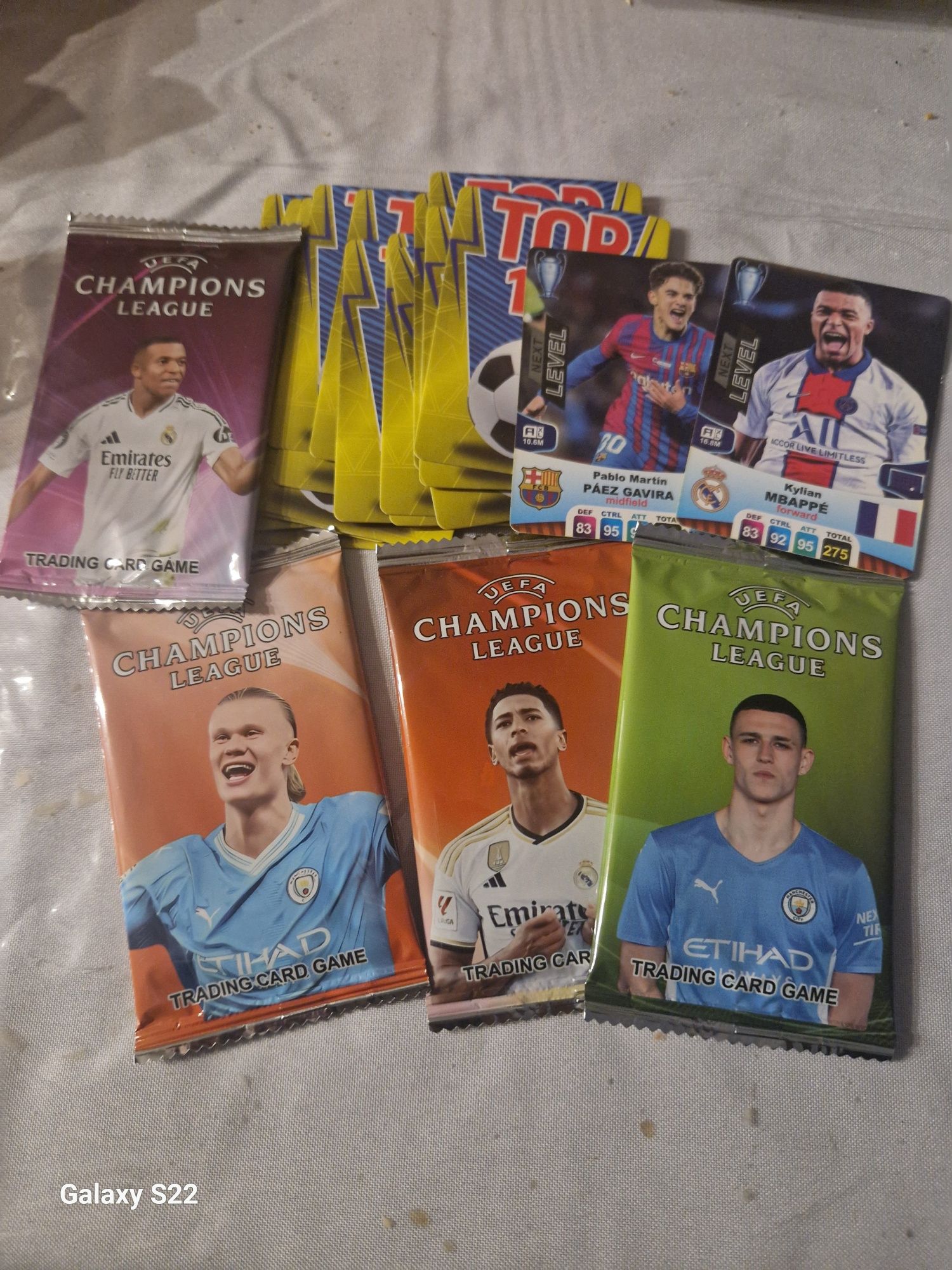 Karty pilkarskie 10 saszetek plus album