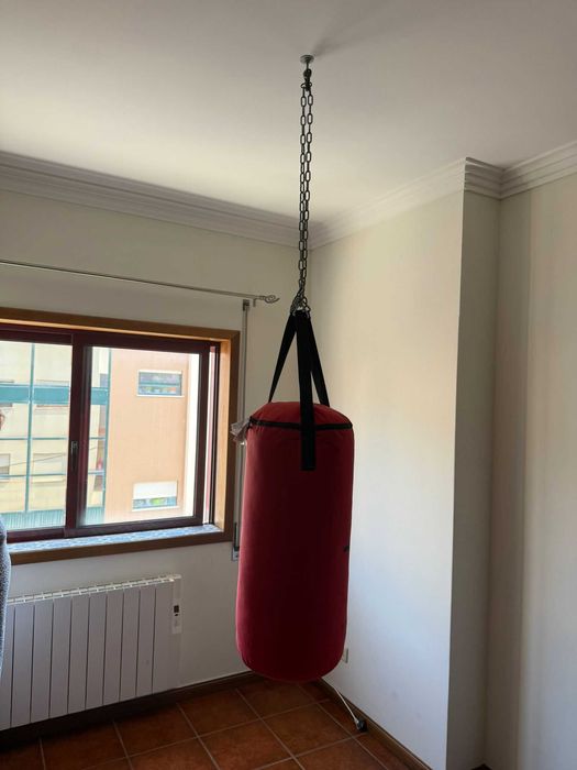 Saco de boxe + Luvas