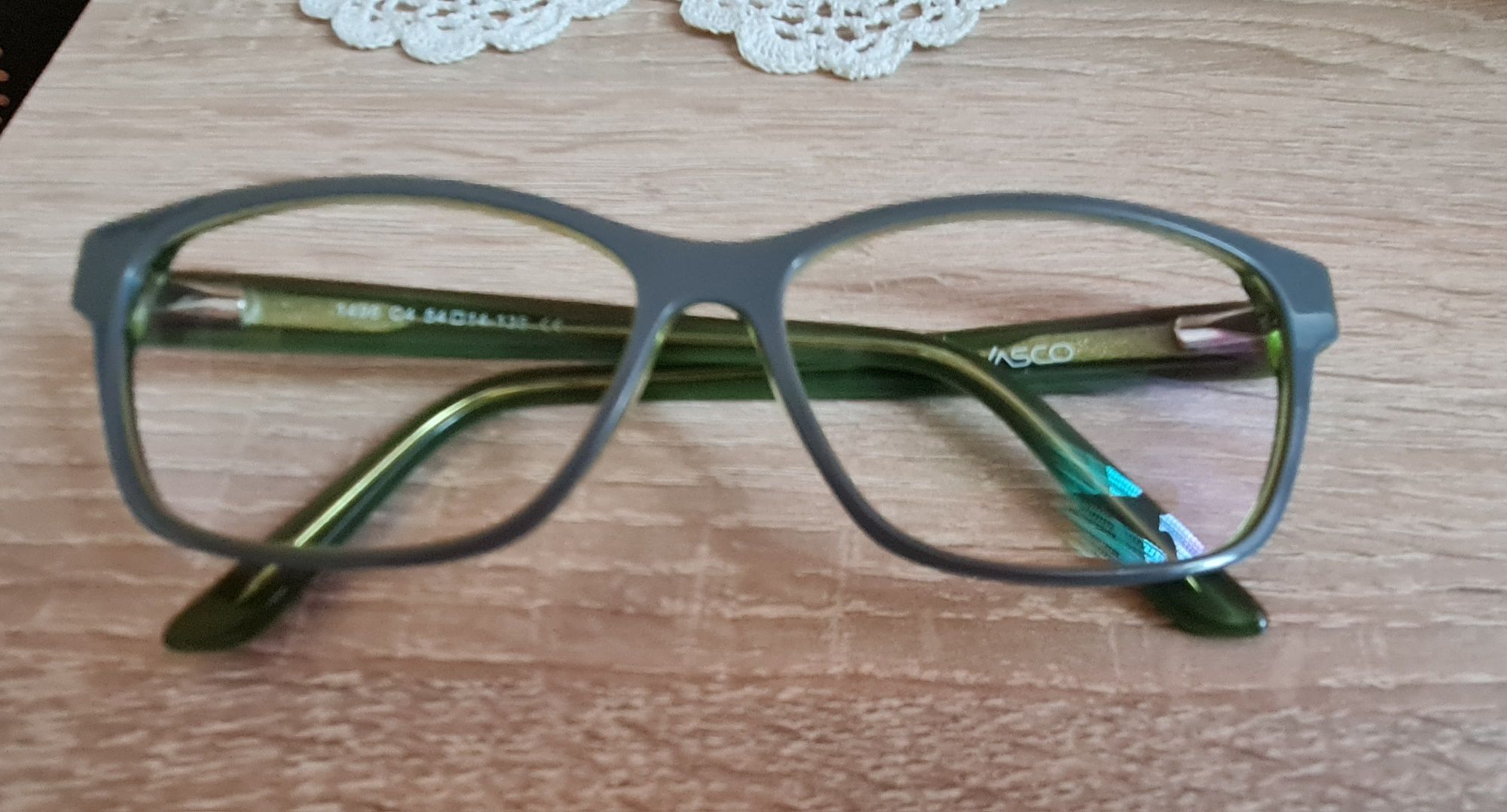 Okulary korekcyjne, oprawki plastikowe