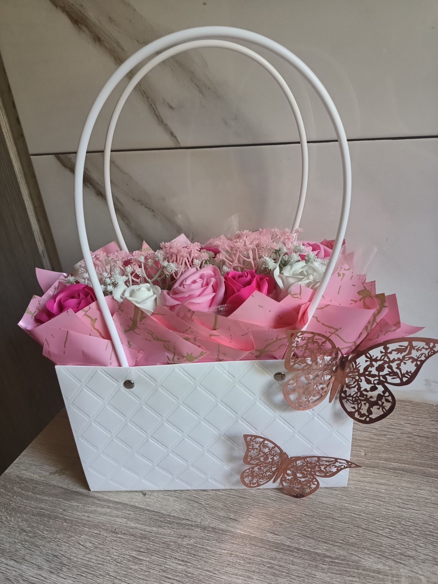 Bukiet z róży mydlanych Box z róży mydlanych w torebce na każdą okazję