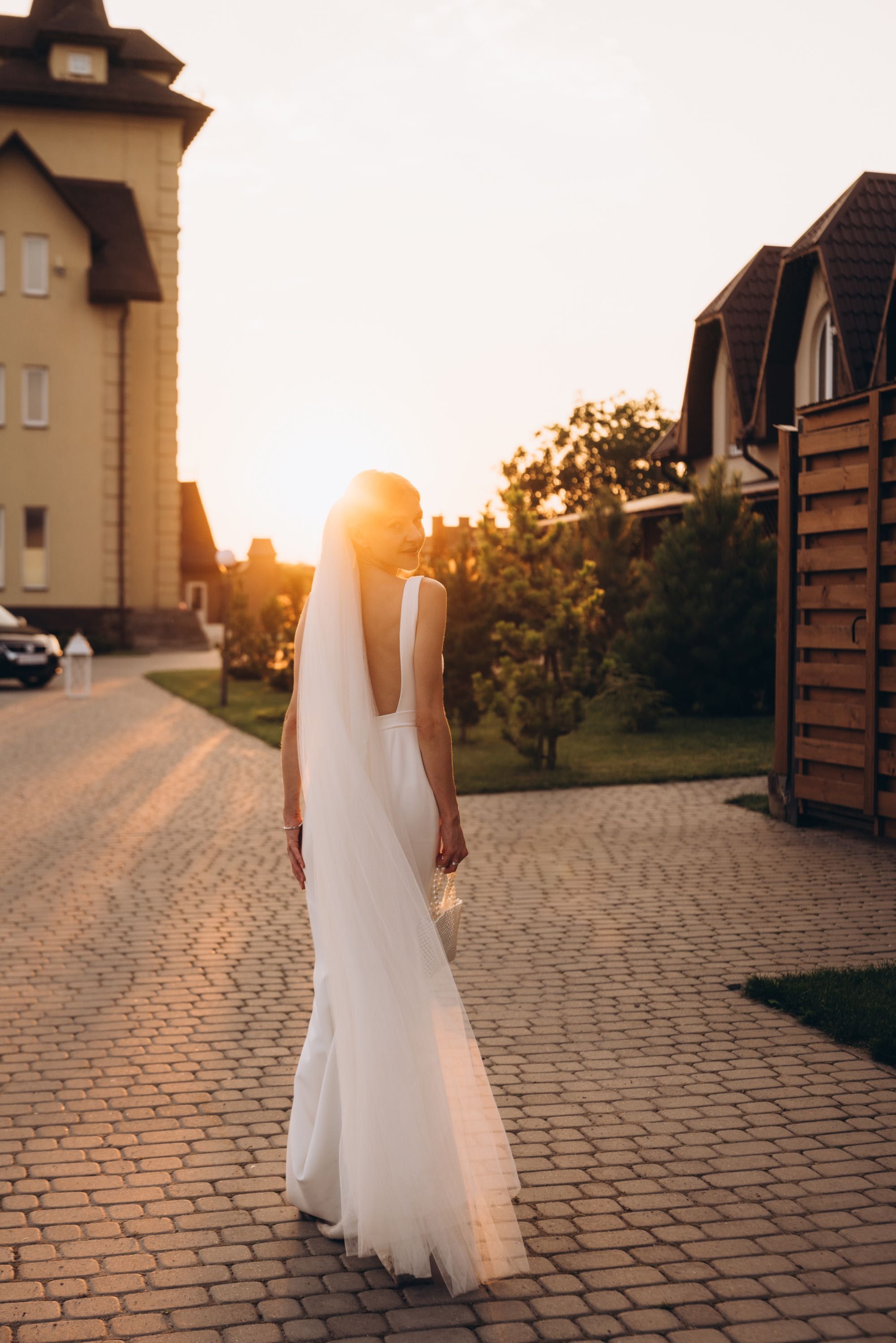 Ślubna sukienka  w kolorze ivory