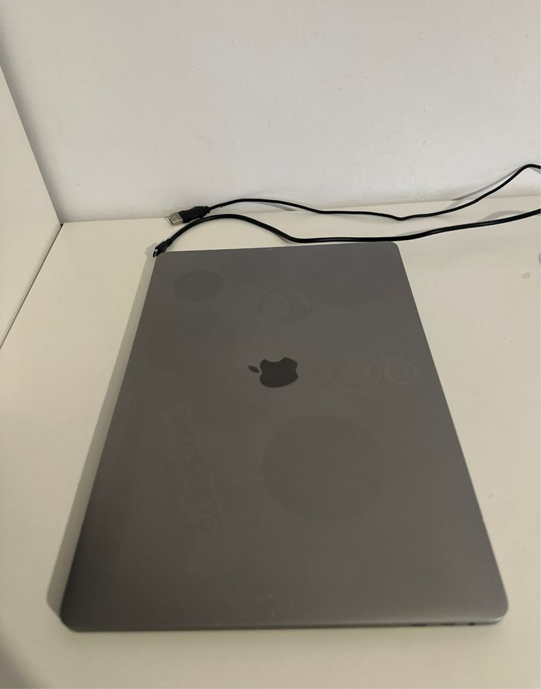 MacBook Pro 15” i7 16/512 GB 2018 a1990