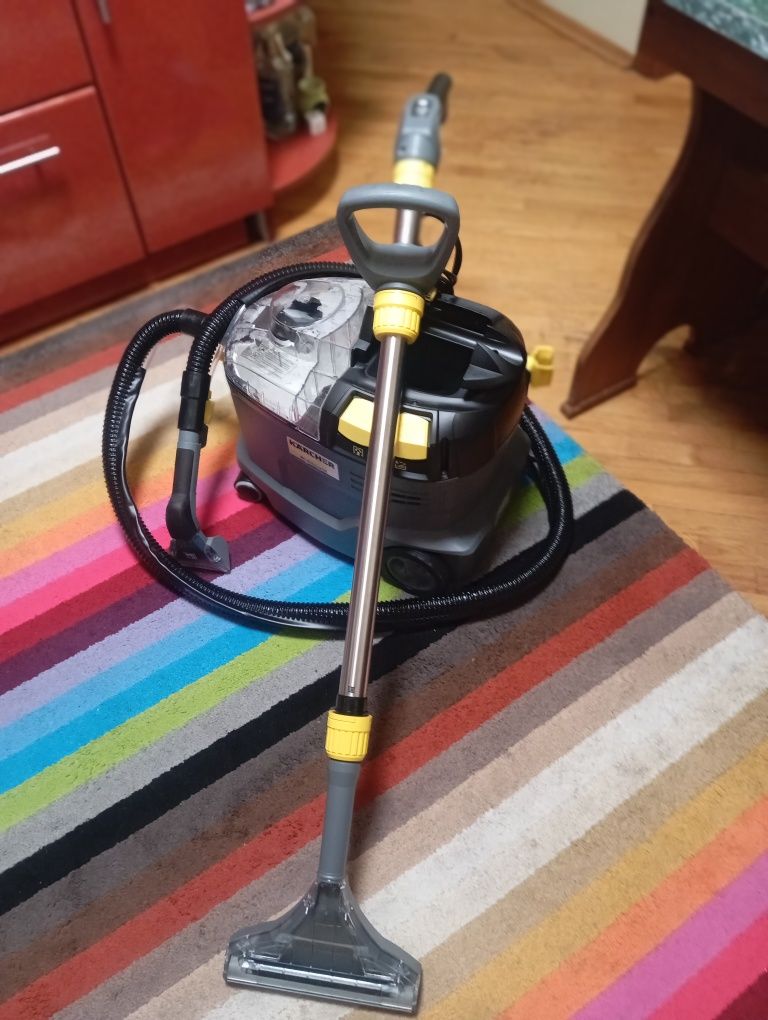 Оренда прокат миючого пилососу екстрактора Karcher puzzi8/1