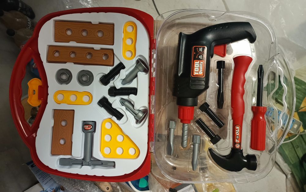 Игрушечный набор инструментов