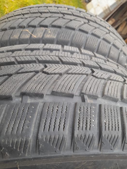 Opony zimowe 18x60x225