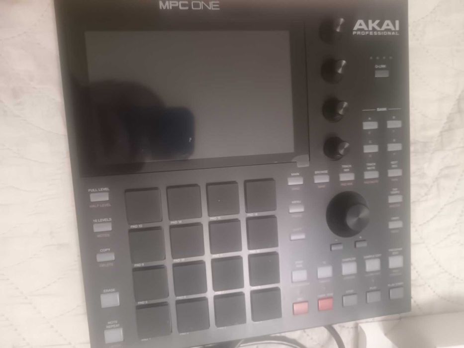 Новий akai MPC one зі США