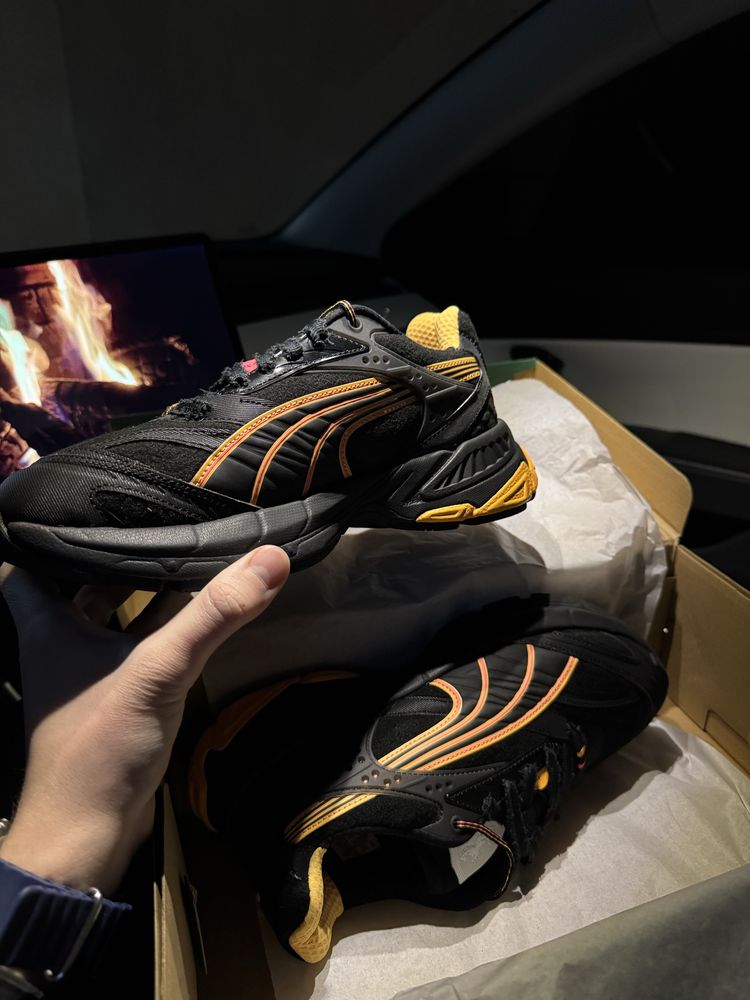 Оригінальні Кросівки Puma Scuderia Ferrari Velophasis Neon 308469_01