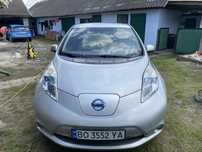 Nissan leaf 2011 року
