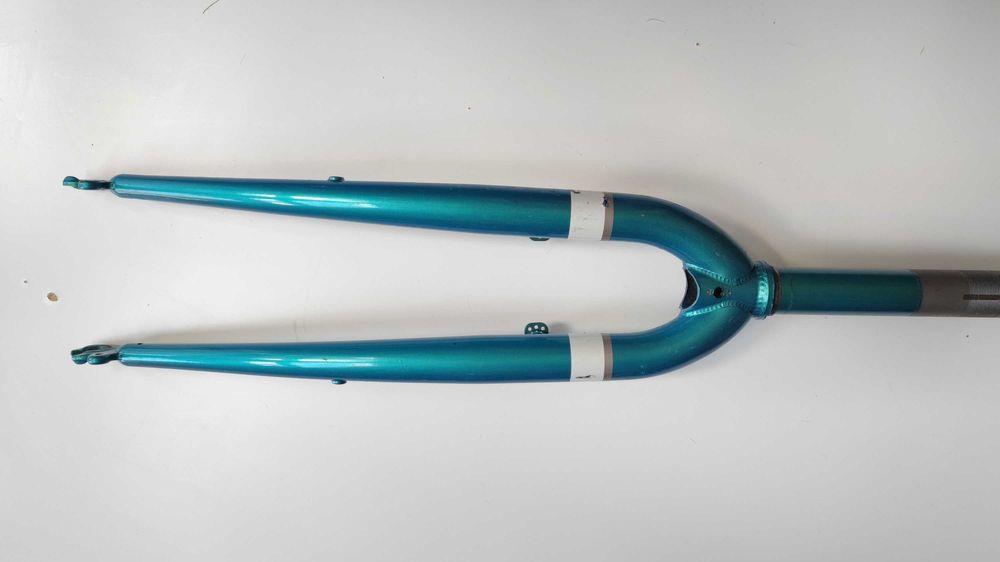 Sztywny widelec stalowy 28" Corratec 1 1/8" 15,2 cm gwintowany  947g