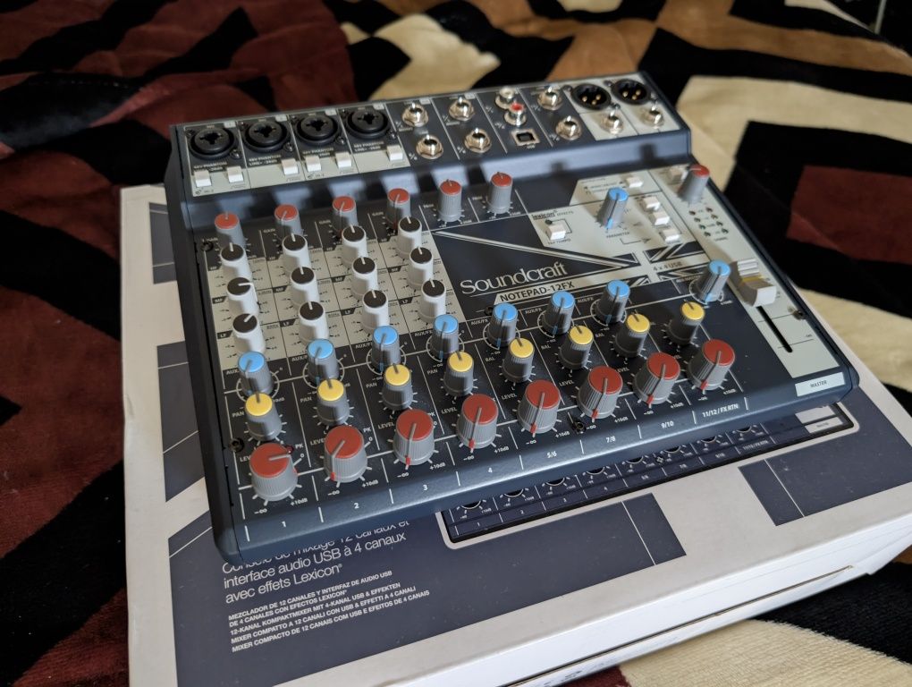 Mesa de mistura Soundcraft Notepad-12 FX