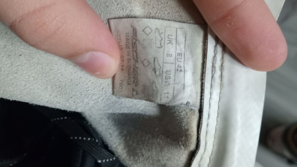 Продам ботинки лижні