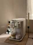 Капсульна кавоварка Nespresso Gran Lattissima EN 640.W