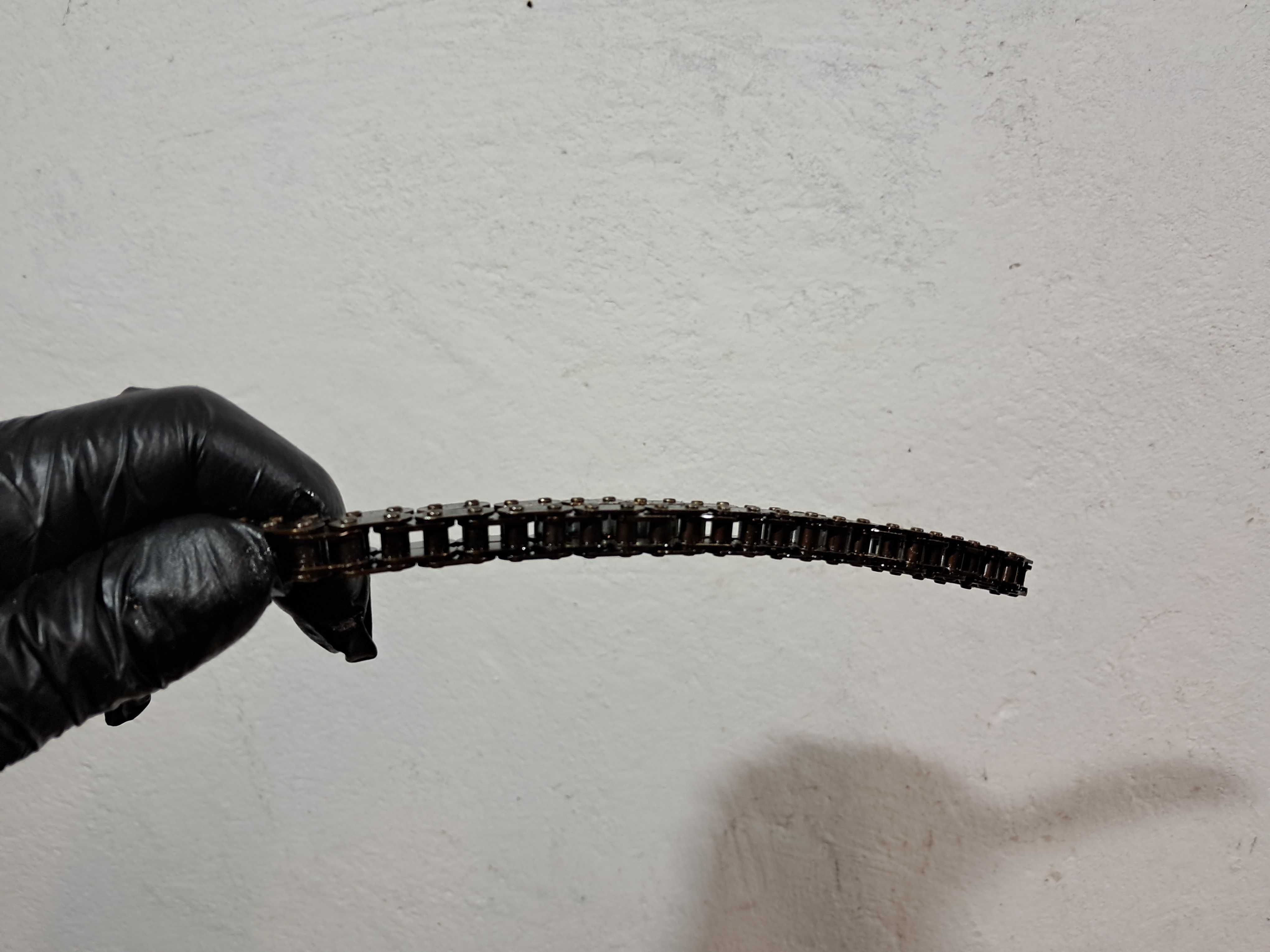 Napinacz łańcuch pompy oleju 2.0 TFSI AUDI VW A4 B7 A6 C6 TT A3 8P