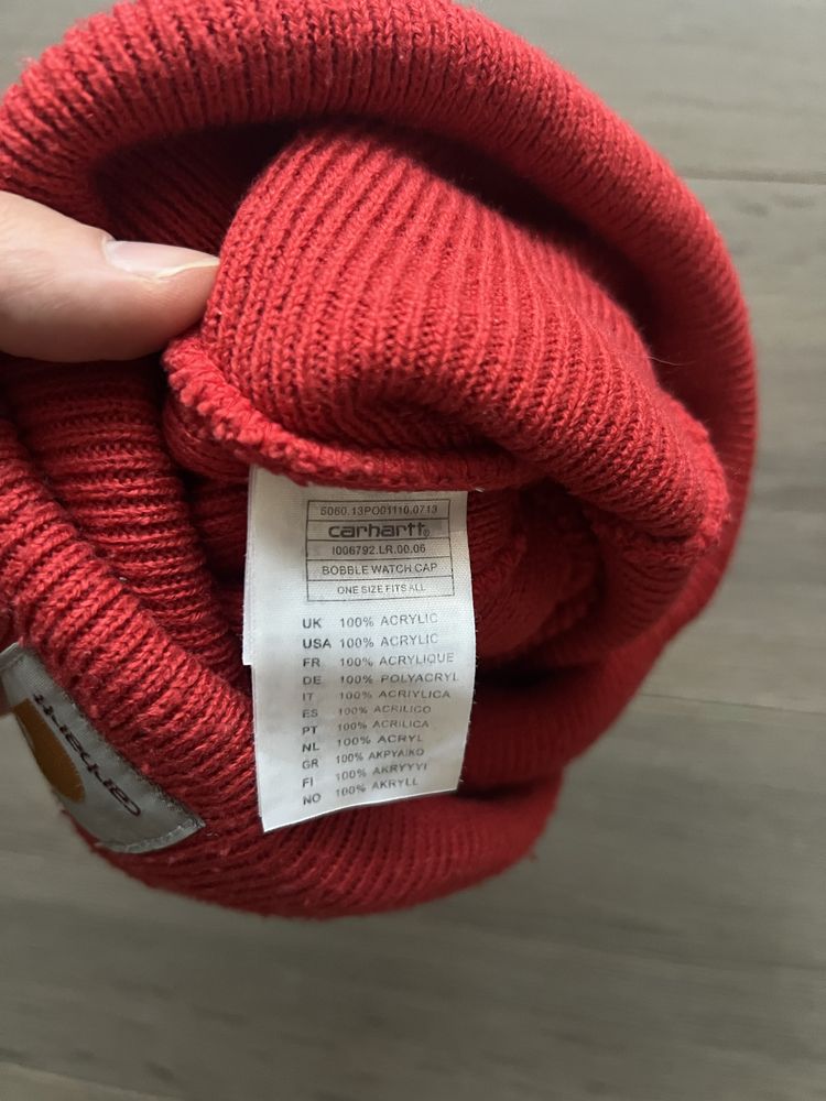 Шапка зимова Carhartt з помпоном