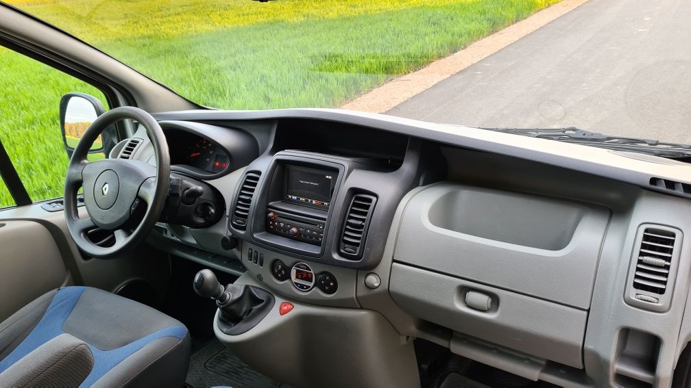 Renault trafic 2013r Long Nawigacja Webasto Climatronic