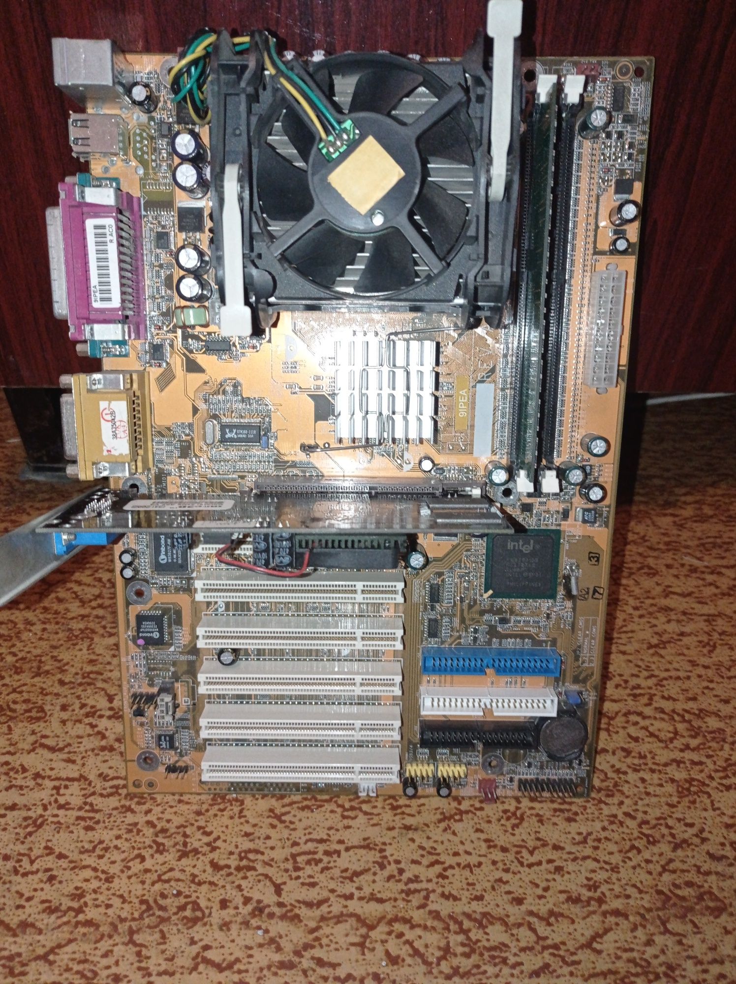 Материнская Плата Canyon 9IPEA + Процессор Intel Pentium 4 2.40GHz