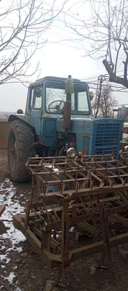 Продам трактор те 80 в робочому стані на документах також навісне .